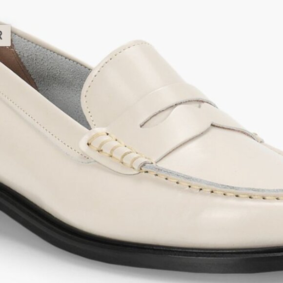 Almost new B2 Browns Ivory Bishop Loafer Size 7 - Picture 2 of 8